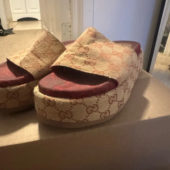 Gucci GG Canvas Slides - Picture 2 of 4